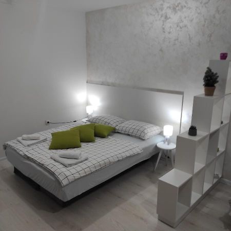 Apartman Jevrejska Banja Luka Buitenkant foto